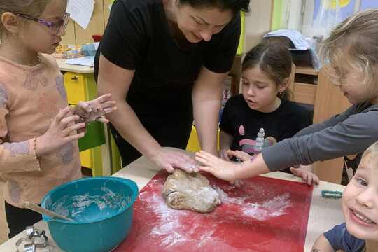 Pečení medových perníků Pečení medových perníků 1