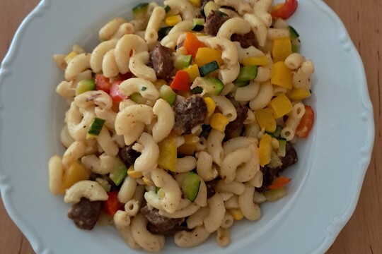  Těstoviny s hovězím masem a zeleninou 1