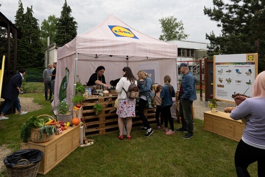 Díky podpoře společnosti Lidl se v Šenově otevírá nová jedlá školní zahrada 1