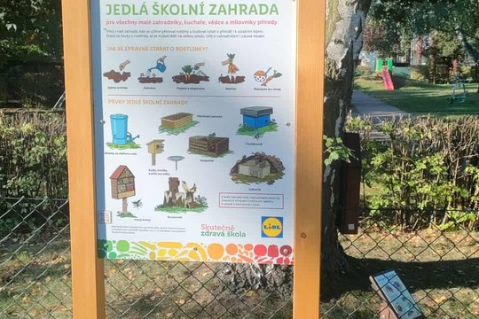 Slavnostní otevření naší "Jedlé školní zahrady" 1