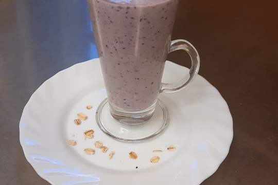 Borůvkové smoothie s jogurtem a ovesnými vločkami 1