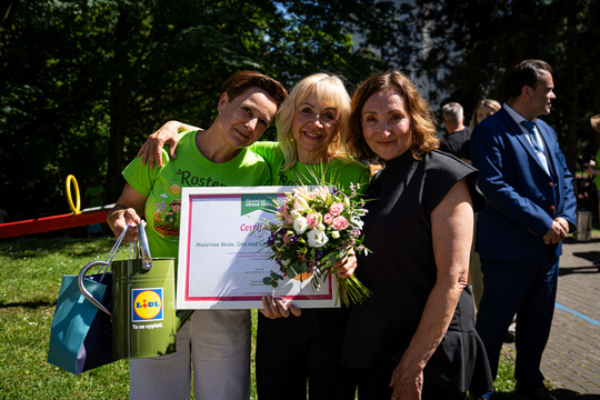 Mateřská škola Vojanova v Ústí nad Labem slavnostně otevřela jedlou školní zahradu Mateřská škola Vojanova v Ústí nad Labem slavnostně otevřela jedlou školní zahradu 1