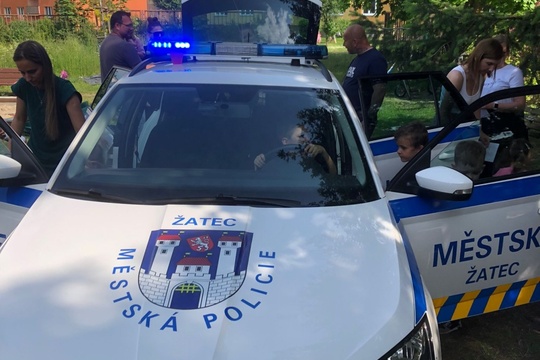 Piknik na školní zahradě a "Na silnici bezpečně" 1
