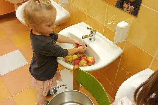 Jablečné křížaly a čaj 1