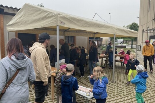 Díky podpoře společnosti Lidl se v Dětenicích otevřela nová jedlá školní zahrada 1