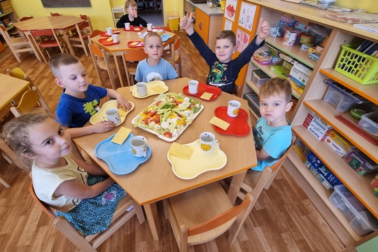 Ježečci z MŠ Soběchleby - zeleninový talíř k odpolední svačince 1