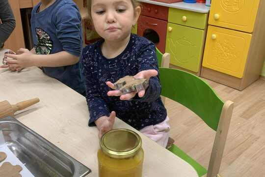 Pečení medových perníků Pečení medových perníků 1