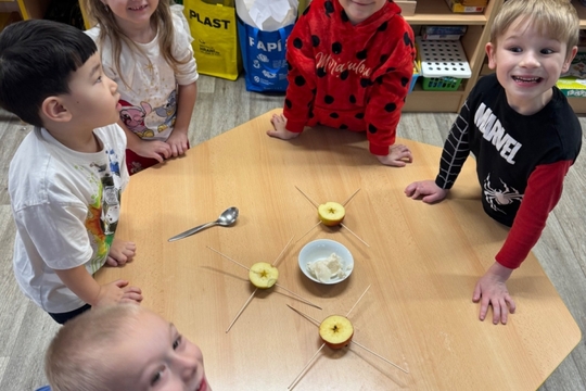 Berušky a Motýlci z MŠ Kollárova - Krmítka pro ptáčky 1