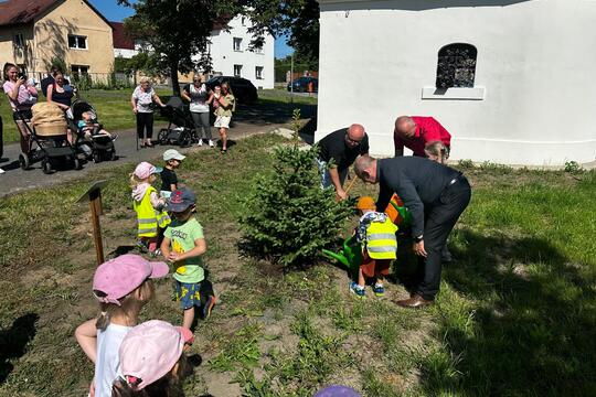 MŠ Sluníčko Soběchleby - Slavnostní setkání - převzetí stromku 1