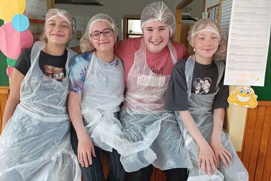 Brigádníci v kuchyni  1