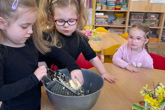 Berušky z MŠ Kollárova - Malí kuchaři v akci: Ovocné dobroty a domácí štrúdl 1