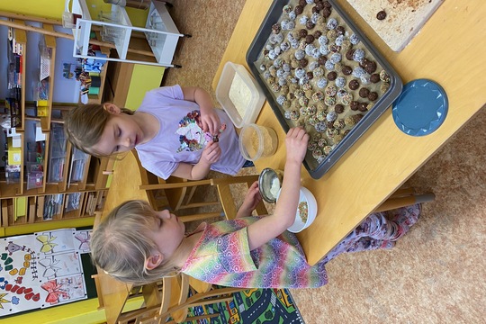 Příprava vánočního cukroví - Sluníčka 1