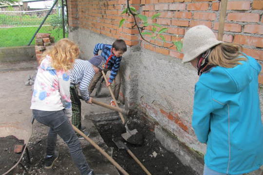 Stavba venkovní pece - projekt 3. třídy 1