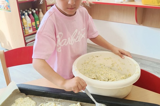 Koťátka z MŠ Kollárova - Domácí cuketovo-patizonové bramboráčky 1