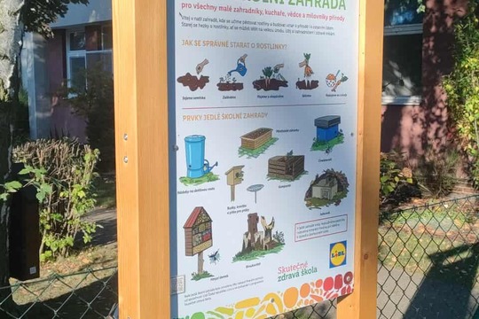 Slavnostní otevření naší "Jedlé školní zahrady" 1