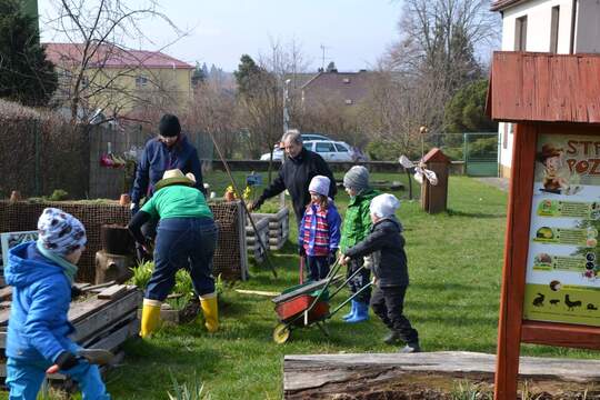 Dnešek s (pra)rodiči na zahradě 1