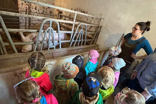 Propojení věkových skupin na farmě u Sedlářů 1