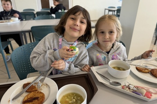 Čarodějnický oběd ve školní jídelně Čarodějnický oběd ve školní jídelně 1