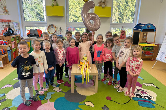 Zdravá oslava narozenin: Ovocný „dort“ z celých plodů Zdravá oslava narozenin: Ovocný „dort“ z celých plodů 1