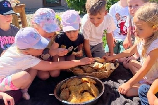Děti ze třídy Sluníček navštívily farmu v Šanově u Huginka Děti ze třídy Sluníček navštívily farmu v Šanově u Huginka 1