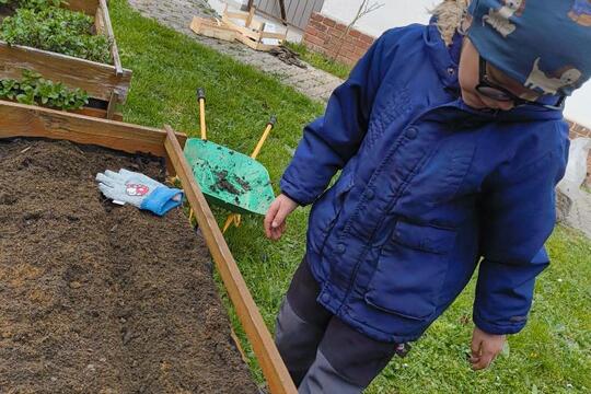 JARO na školní ZAHRÁDCE  1