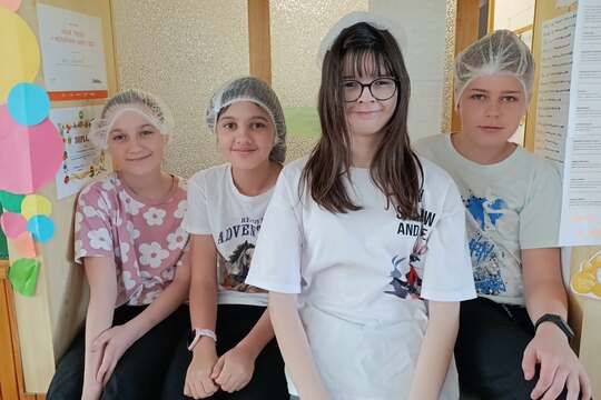 Brigádníci v kuchyni  1