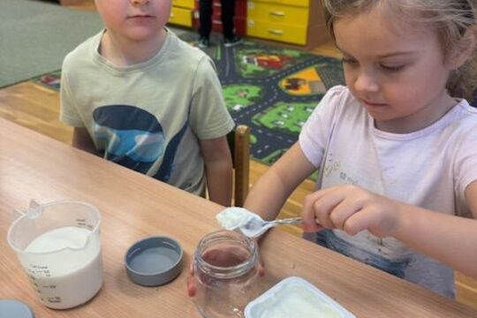 Výroba bílého jogurtu - Sovičky 1