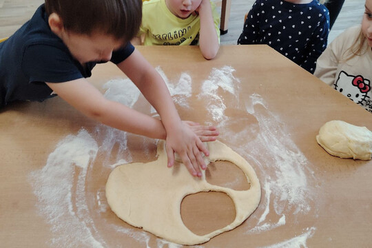 Kytičky z MŠ Kollárova - Masopustní koláčky 1
