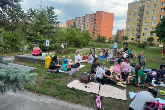 Piknik na školní zahradě a "Na silnici bezpečně" 1