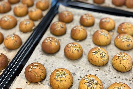 Když zdraví chutná: salát s pečenou rybou a domácí luštěninovou houstičkou Když zdraví chutná: salát s pečenou rybou a domácí luštěninovou houstičkou 1