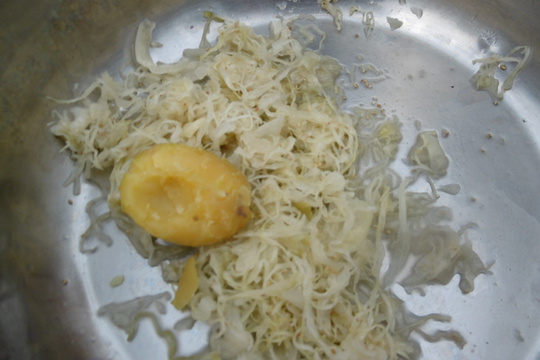 Pečené brambory s kyselým zelím 1