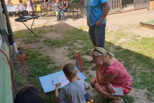 Odpoledne na školní zahradě s klaunem Bumbácem 1