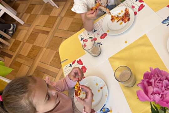 Včeličky připravovaly pizzu Včeličky připravovaly pizzu 1