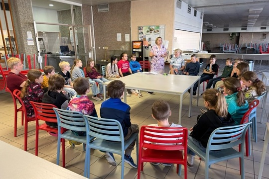 Výuka ve školní jídelně 1