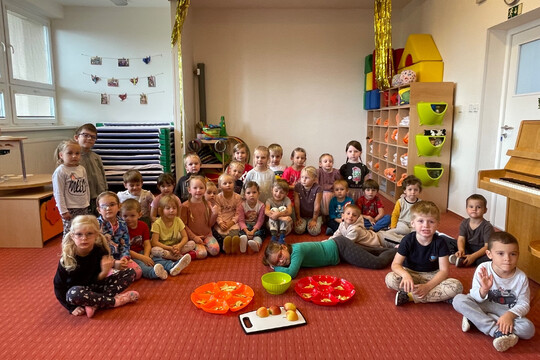 Sušení jablíček s dětmi 1