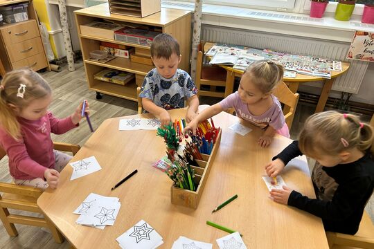 Kytičky z MŠ Kollárova - pečeme cukroví 1