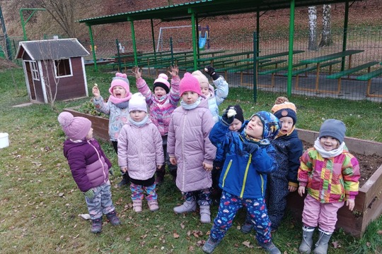 SÁZENÍ ČESNEKU V MŠ KAJLOVCI 1