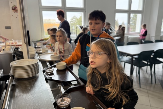 Když zdraví chutná: salát s pečenou rybou a domácí luštěninovou houstičkou Když zdraví chutná: salát s pečenou rybou a domácí luštěninovou houstičkou 1