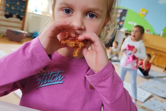 Pekli jsme cuketovou pizzu  Pekli jsme cuketovou pizzu  1
