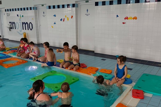 6. lekce plavání: Skoky, letadla a spousta zábavy! 1