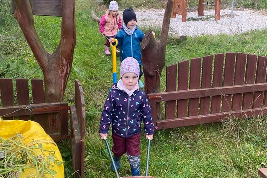 Děti z MŠ ukončily zahradnickou sezonu  1