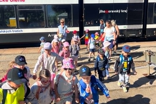 Děti ze třídy Sluníček navštívily farmu v Šanově u Huginka Děti ze třídy Sluníček navštívily farmu v Šanově u Huginka 1