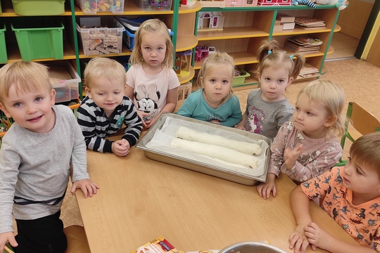 Pečeme hravě a zdravě-naši nejmenší Pečeme hravě a zdravě-naši nejmenší 1