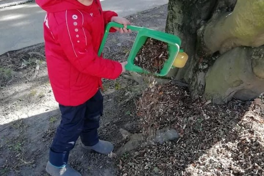 Úklid zahrady po dlouhé zimě 1