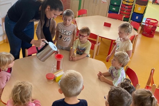 Vaření šípkového čaje u Veverek Vaření šípkového čaje u Veverek 1