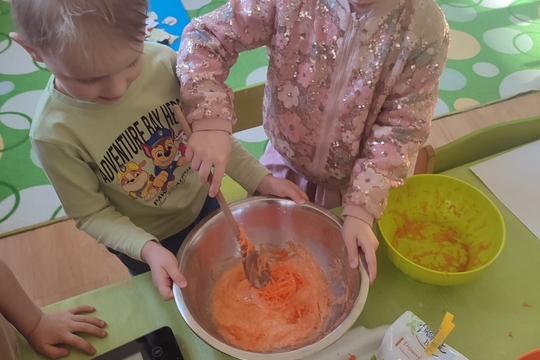 Jarní květinová buchta z mrkve 1