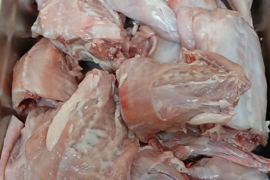 Statek Černíkův Dvůr - z rodinné farmy na školkový stůl 1