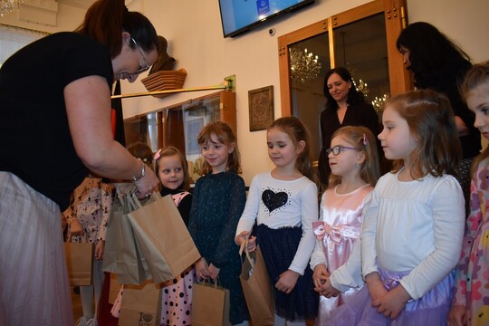 Slavnostní předávání bronzového certifikátu MŠ Alergo na radnici v Žatci 1