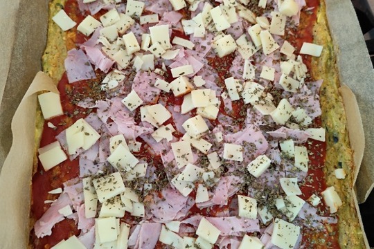 Pekli jsme cuketovou pizzu  Pekli jsme cuketovou pizzu  1