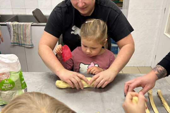 Vánoční pečení vánoček s rodiči Vánoční pečení vánoček s rodiči 1